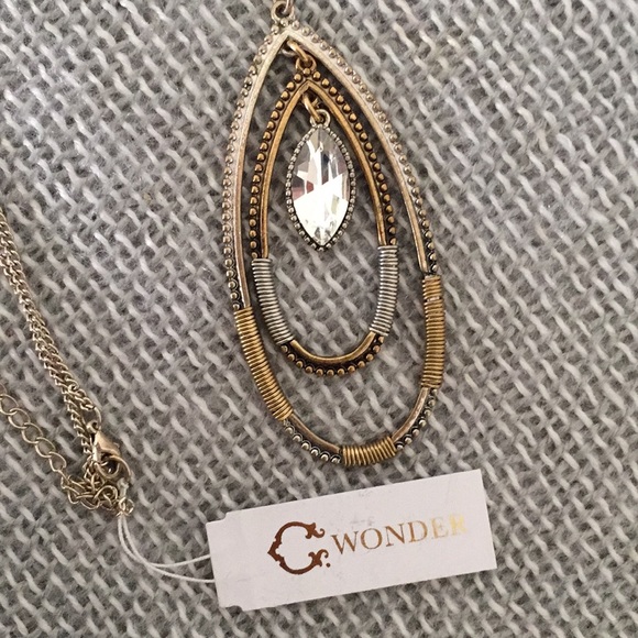 C. Wonder necklace - Picture 1 of 3